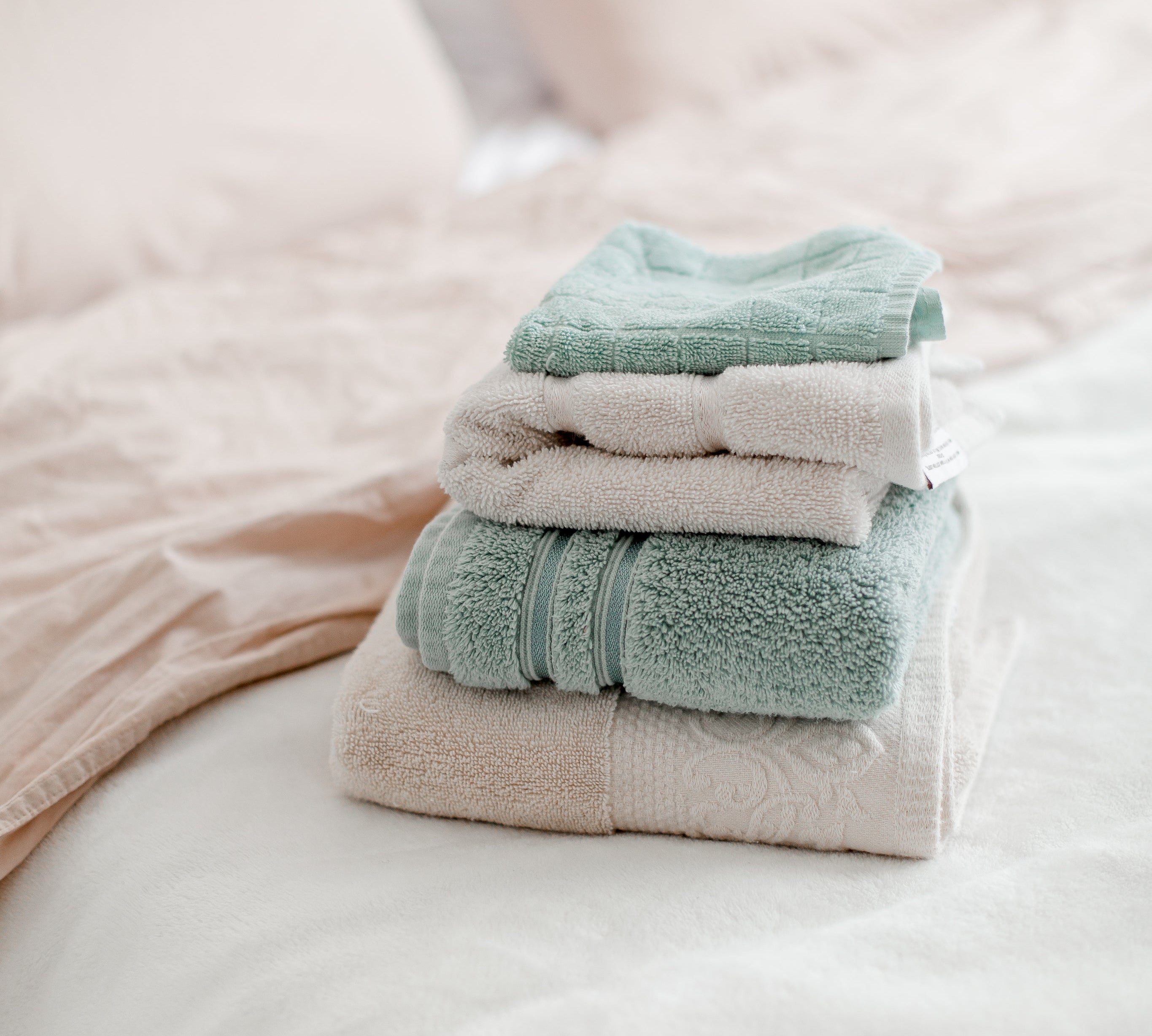 Najlepsze materiały pościeli i ręczników na jesień i zimę